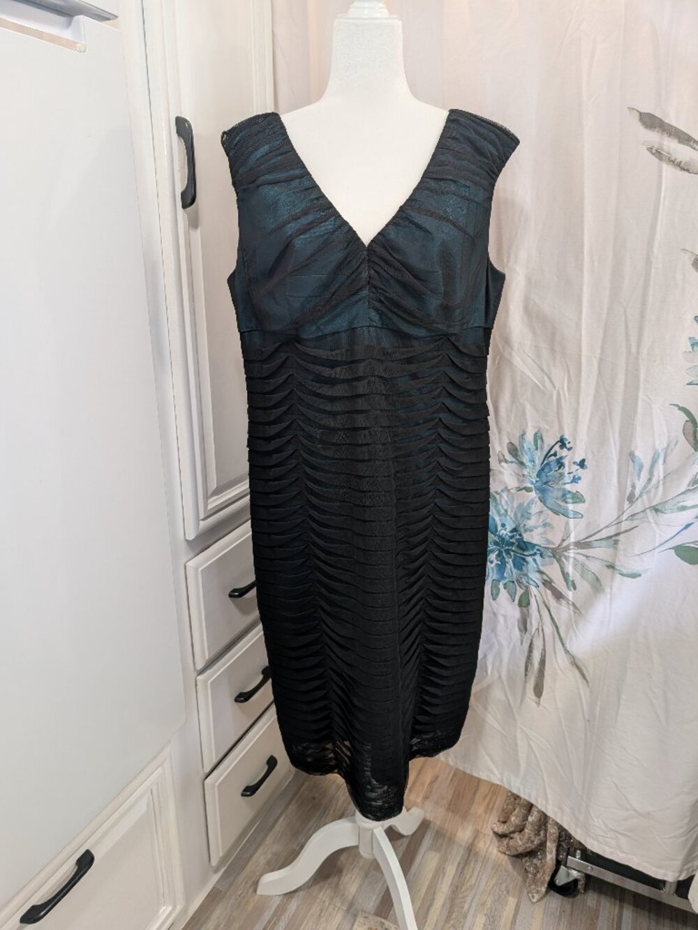 Adrianna Papell Ruched Shutter-Pleat Sheath Cocktail Dress Teal & Black Size 16W